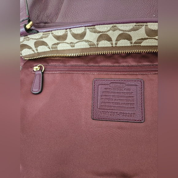 COACH AUTHENTIC F23297 PARK CARRIE SIGNATURE SATCHEL BURGUNDY COLOR PREOWNED - Picture 10 of 15